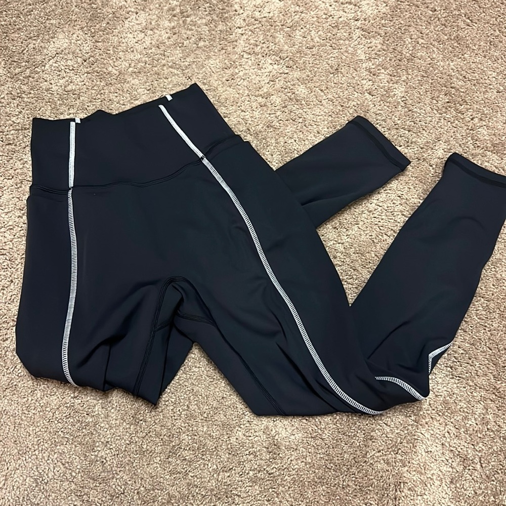 Ptula black and white pocket legging